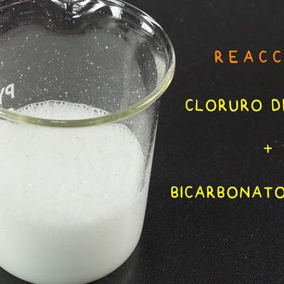 Reacción Bicarbonato de Sodio y Cloruro de Calcio  (NaHCO3 + CaCl2)