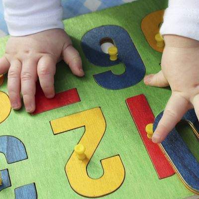 ¿De qué manera los niños pequeños aprenden matemáticas?