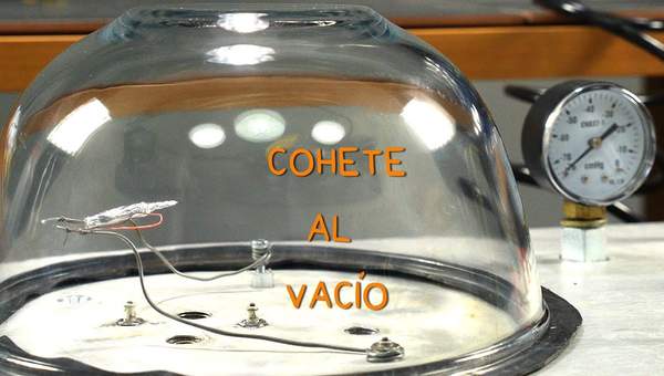 Cohete al Vacío. Experimento en Cámara de Vacío.
