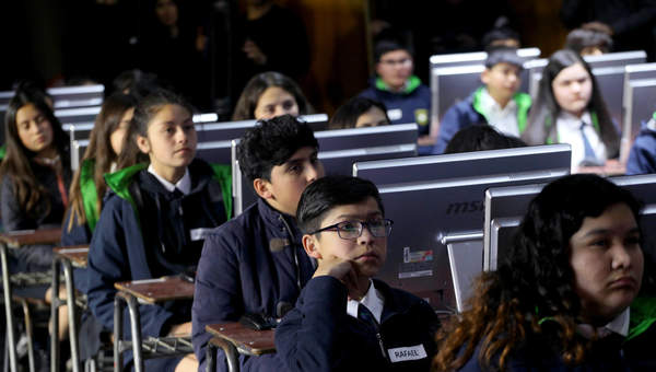 UCE realizó clase modelo de textos digitales escolares