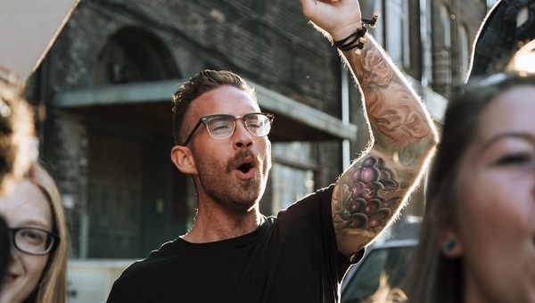 https://storage.needpix.com/rsynced_images/people-2590608_1280.jpg https://storage.needpix.com/rsynced_images/people-2590608_1280.jpg