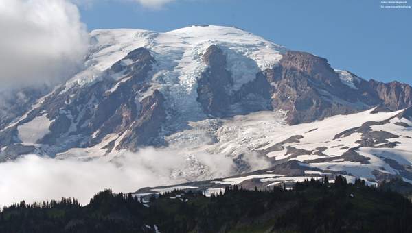 Montaña con nieve