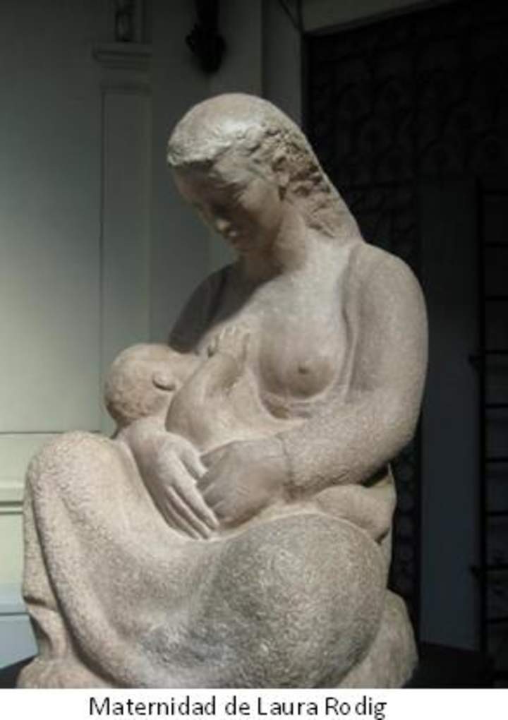 Escultura de Laura Rodig con el tema de la familia