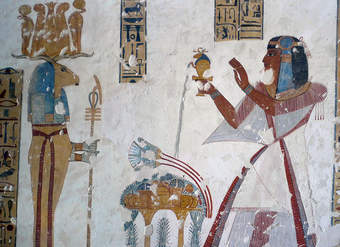 Pintura del dios Banebdyedet junto al príncipe
