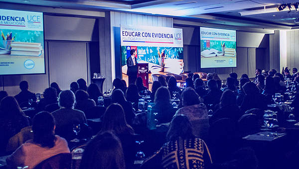 Imagen: Alta concurrencia en la Conferencia Internacional de Educación