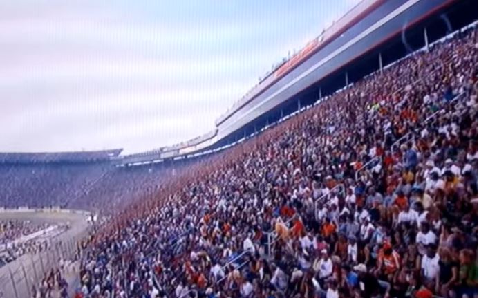 Vídeo: Ola humana en estadio 2