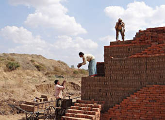 Una casa construida de ladrillos