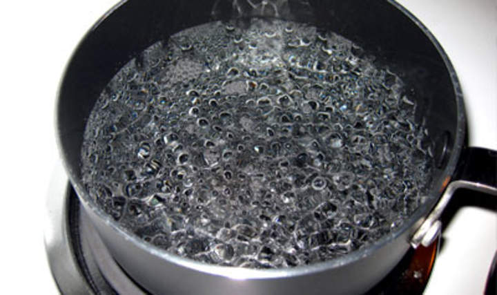 Agua hirviendo Agua hirviendo