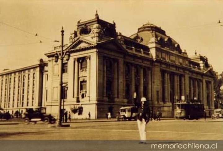 La Biblioteca Nacional de Chile (1813- ) La Biblioteca Nacional de Chile (1813- )