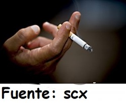 Mano con cigarrillo encendido Imagen portada