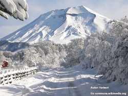 Volcán Lonquimay con nieve Imagen portada