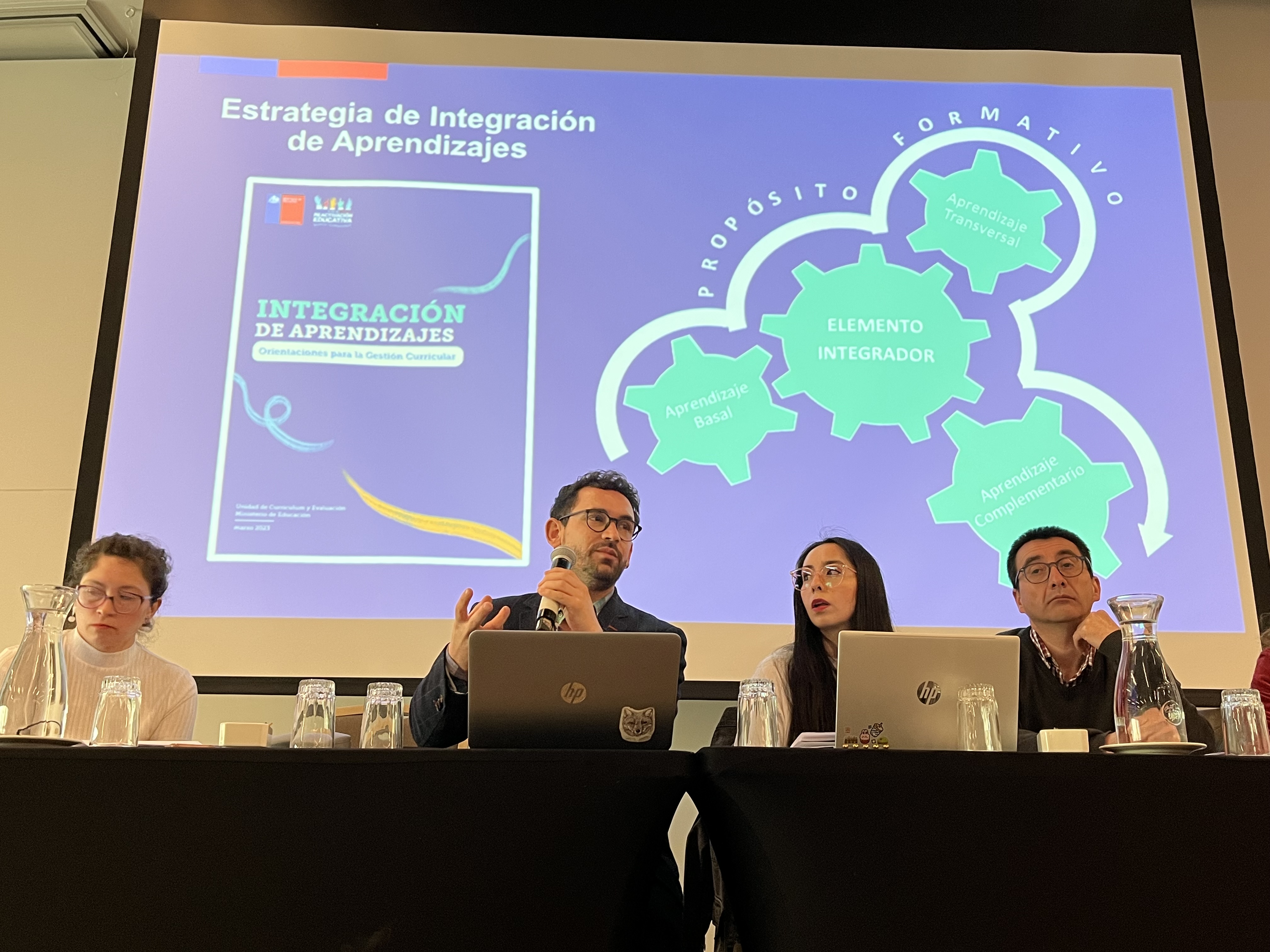 Coordinadora nacional representa al Mineduc en la Feria Internacional del Libro de Santiago 2023