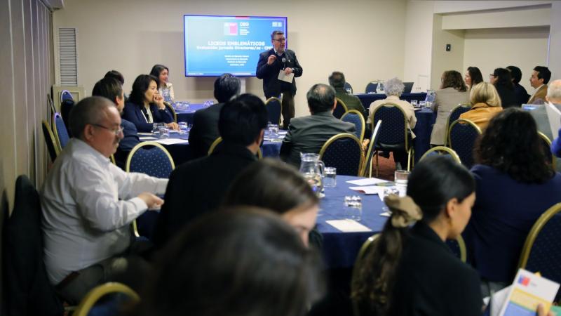 Directores de liceos emblemáticos inician trabajo conjunto para fortalecer la red.