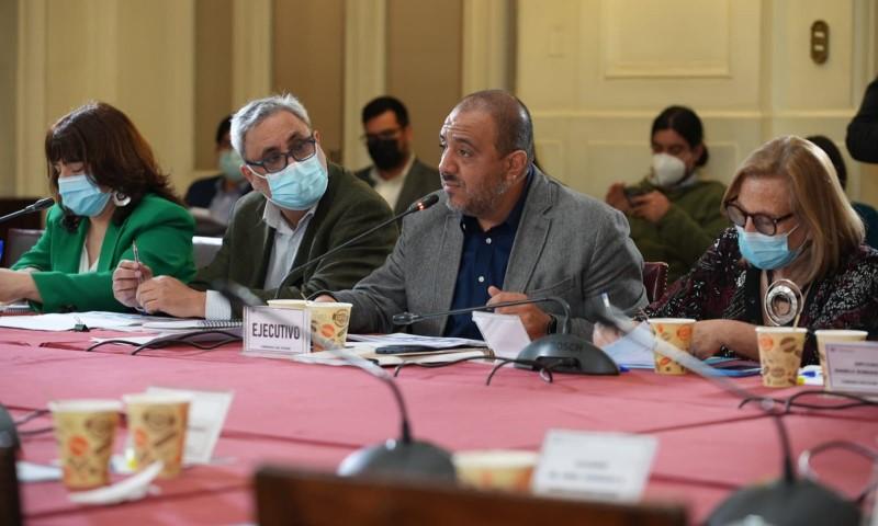 Ministro-Sistema-de-Educacion-Publica.jpg